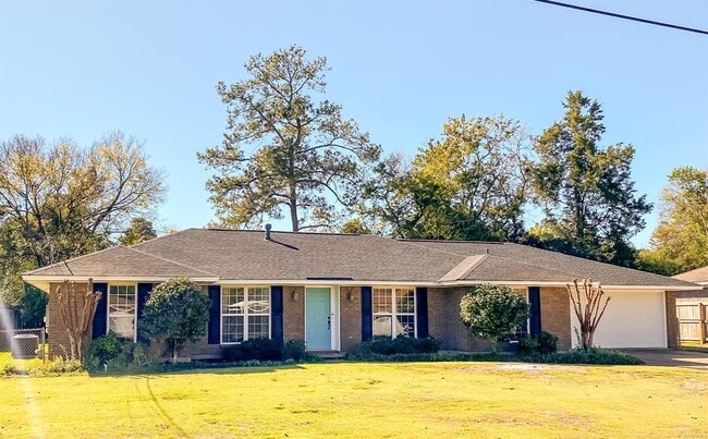 Photo - 122 Livingston Cir