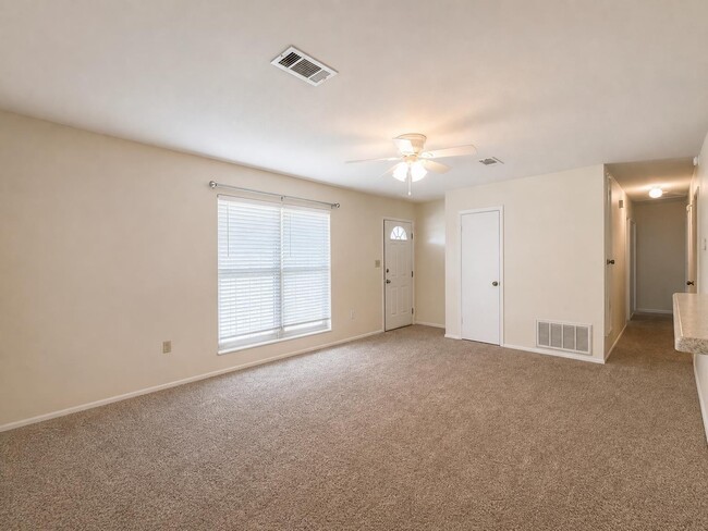 Photo - 309 Cecelia Dr NW