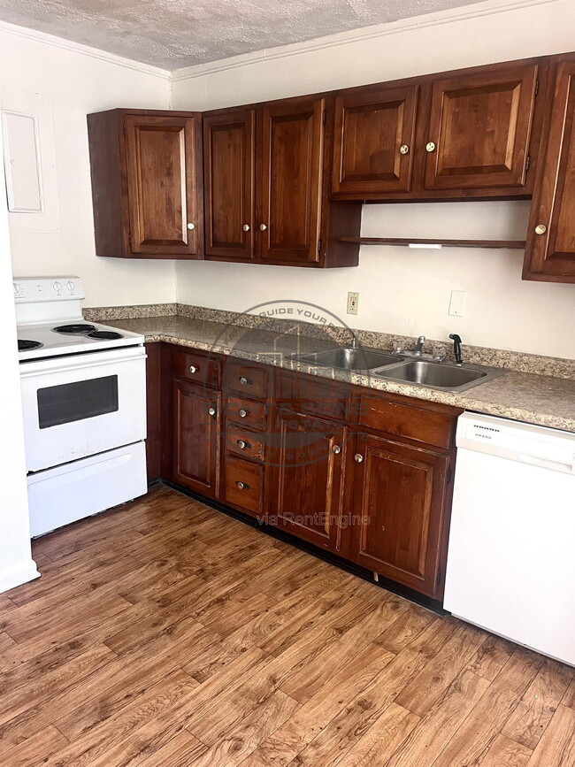 Photo - 2022 Hollywood Dr