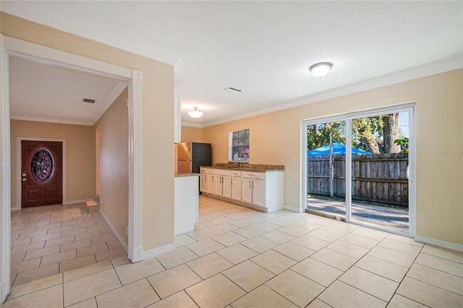 Photo - 908 Van Lieu St