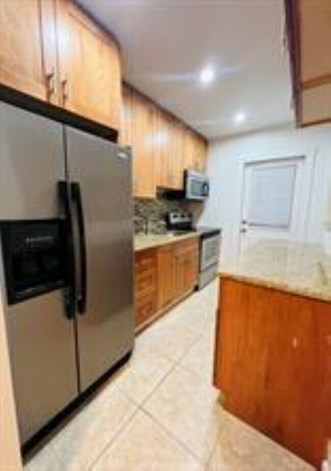 2404 NE 33rd Ave Unidad 12