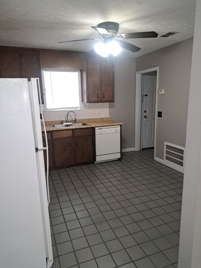 Photo - 271 E Wright St Unit Apartment1