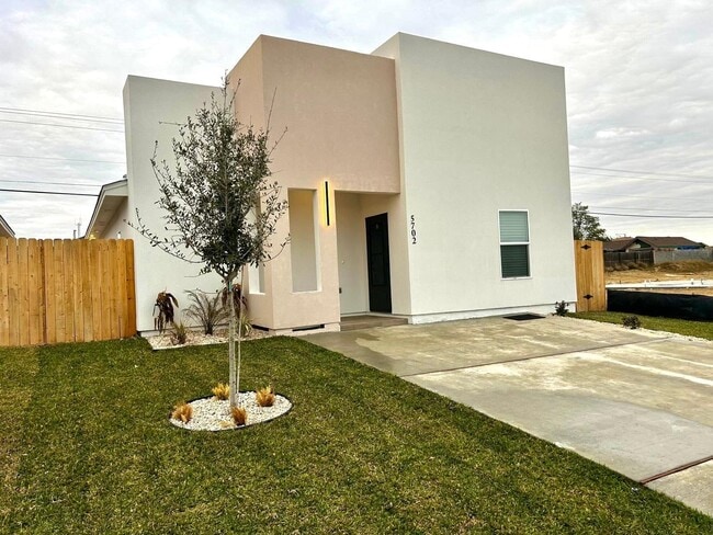 Building Photo - 5702 Moses Lp