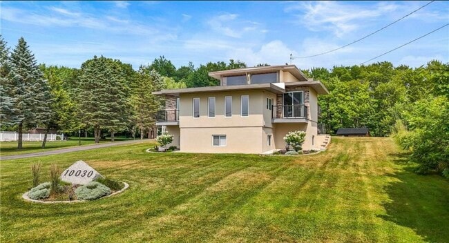 Building Photo - 10030 Hillside Ter