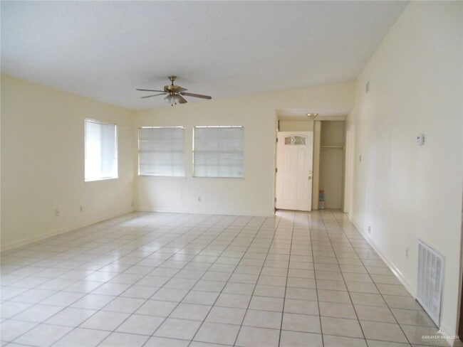 Photo - 16 Mynah Ave