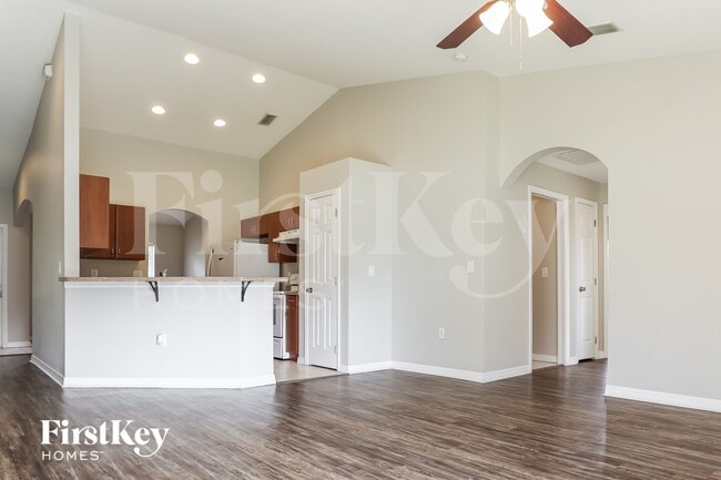 Photo - 2637 Lacroix Ave