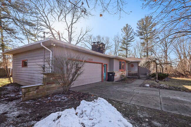 Photo - 1320 54th St SE