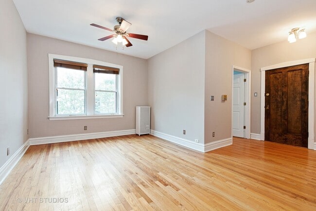 Photo - 1319 W Addison St Unit 1B