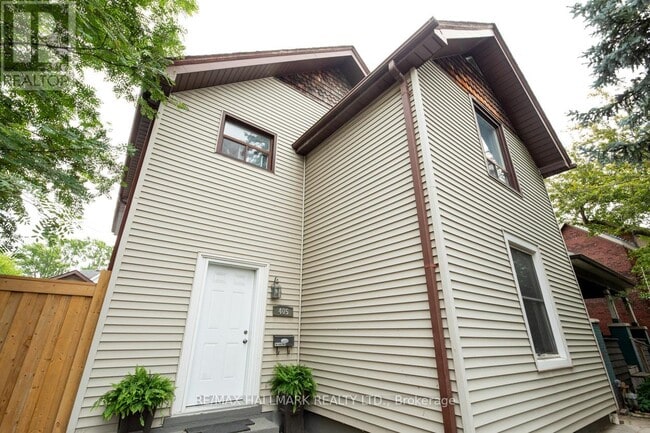 Photo - 405 Kingston Rd