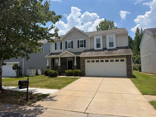 Building Photo - Coming Soon! 3 BR/2.5BA | Newly Renovated Single Family Home | Private backyard| In Charlotte!