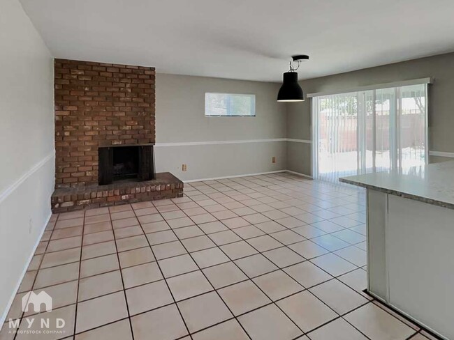 Photo - 537 E Laguna Dr