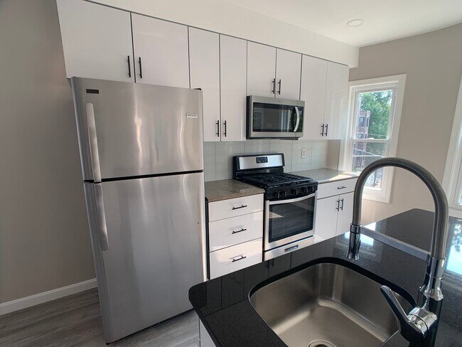 Building Photo - 66 Quint Ave Unit 1