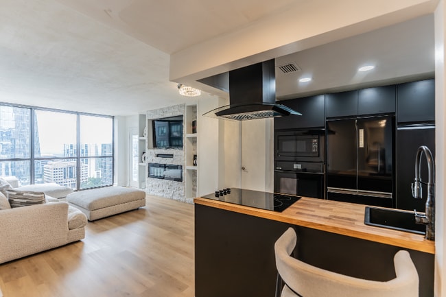 Building Photo - 1280 W Peachtree St NW Unit 2912 Rental