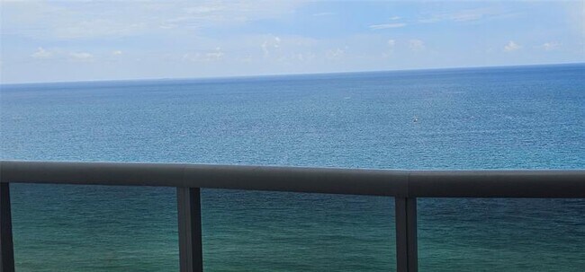 Photo - 15901 Collins Ave Unidad 2104