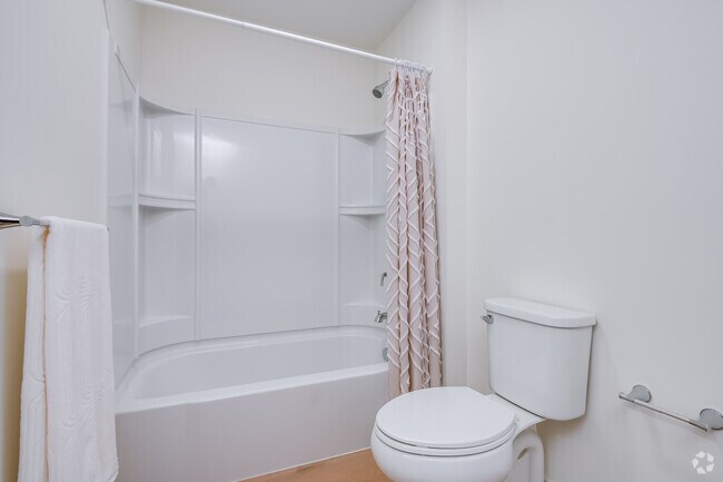 2BR, 2BA - 1,150SF - Bathroom