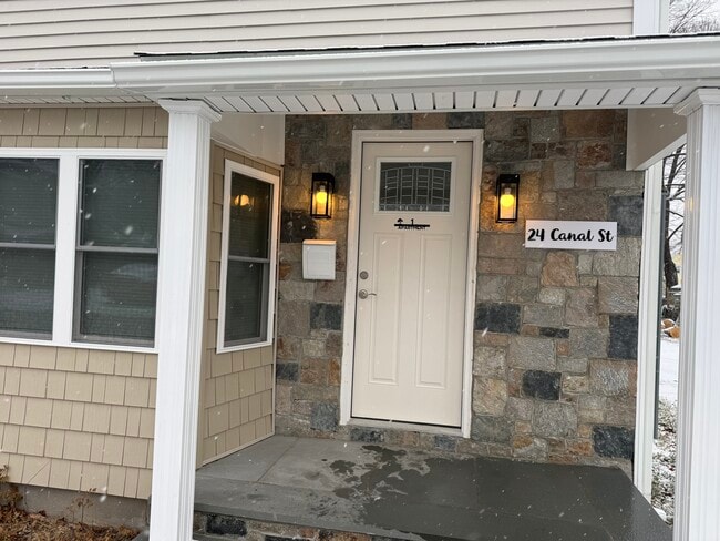 Building Photo - 24 Canal St Unit Apartment 1