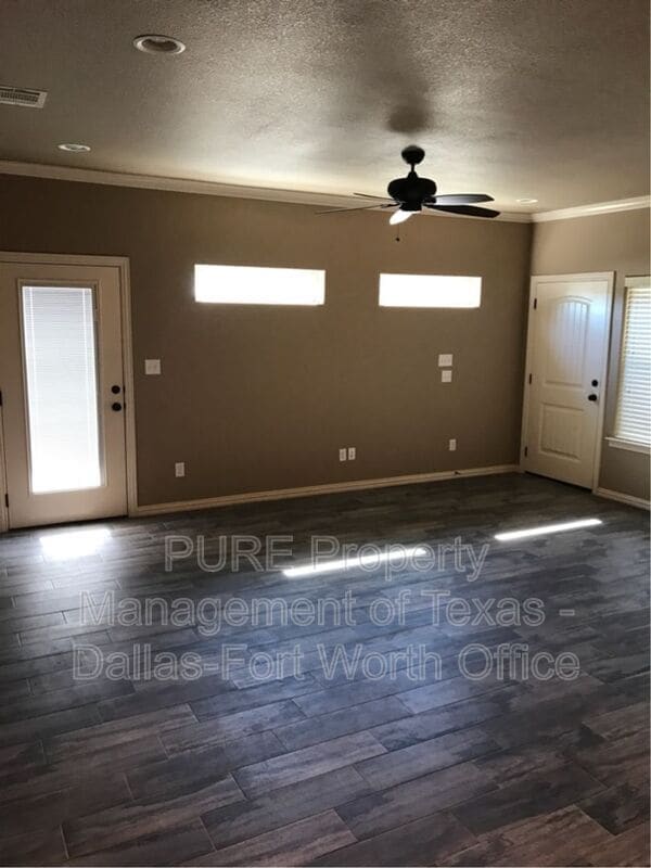 Photo - 3011 Enchanted Rd