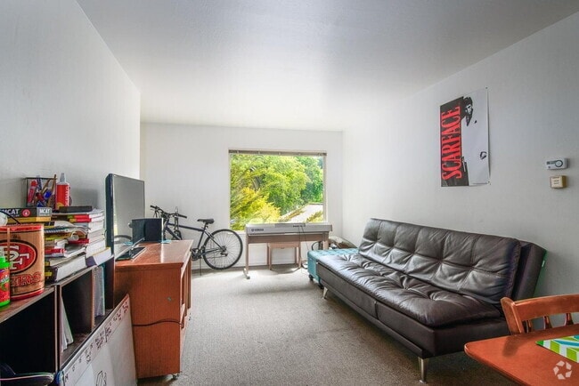 Building Photo - Convenient living near public transportati... Unit D Rental