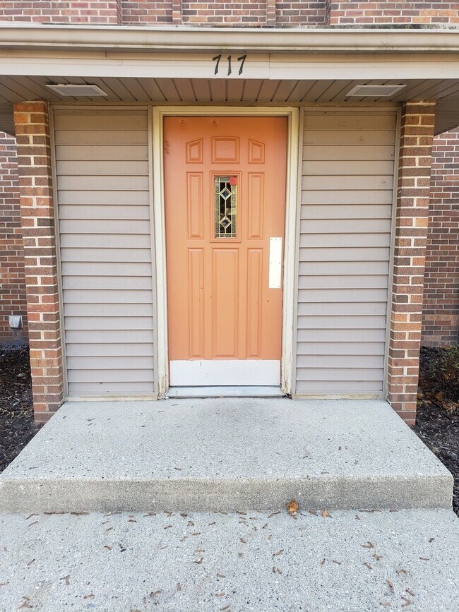 717 Strom Dr Unit 3B