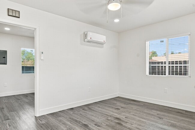 Photo - 2300 Brundage Ln