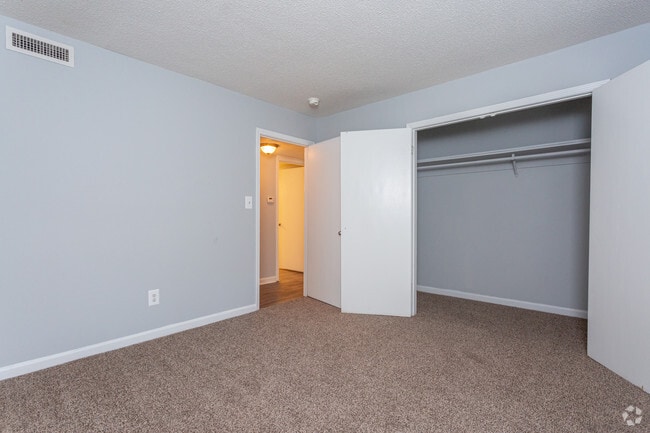 2BR, 2BA - 1,250 SF