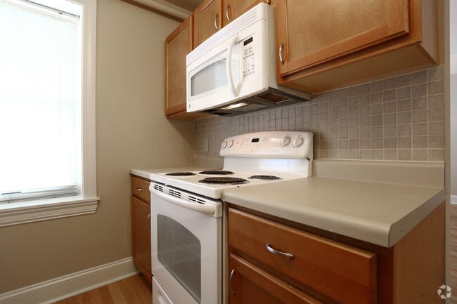 1BR, 1BA - 665 SF