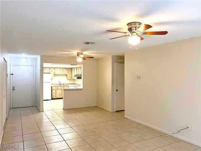 Photo - 521 NE 24th Pl