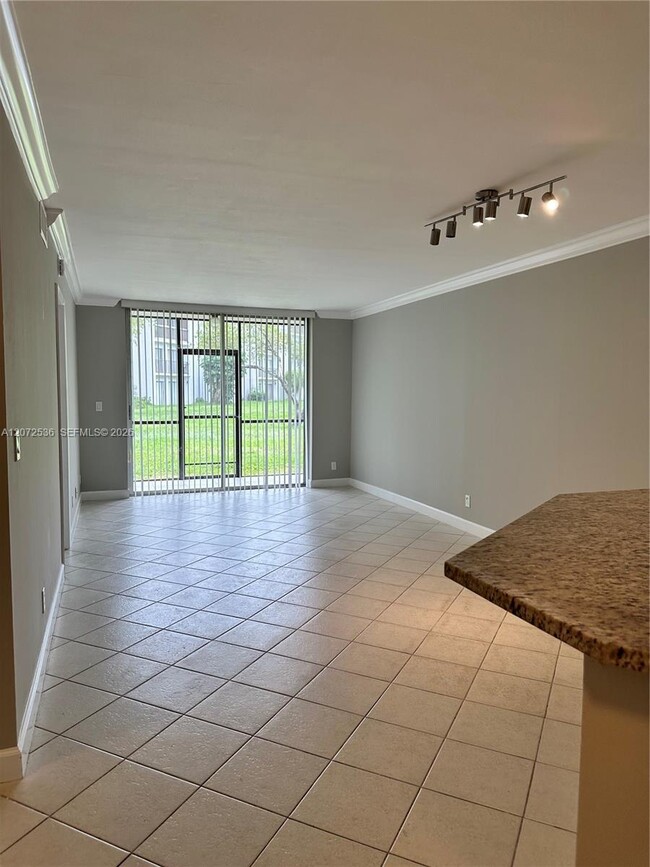 Photo - 8750 N Sherman Cir Unit 103