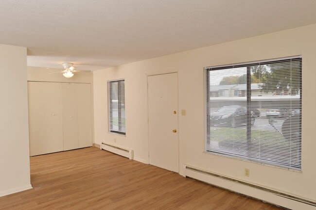 Meadowbrook Lake Apartments
