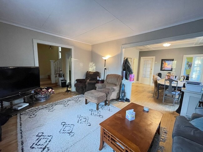 Photo - AVAILABLE JUNE - Spacious 6 Bed 1.5 Bath Home near Campus