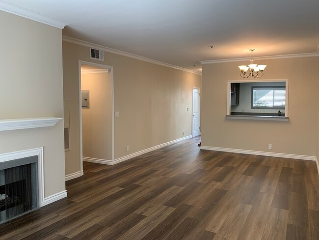Building Photo - 2915 Montrose Ave Rental