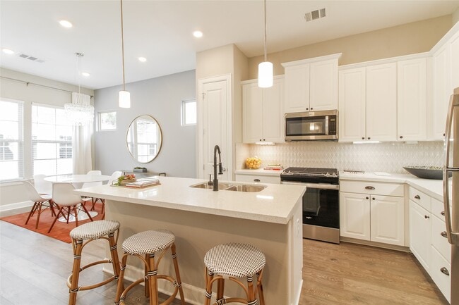 Photo - 5116 Royal Heath Dr