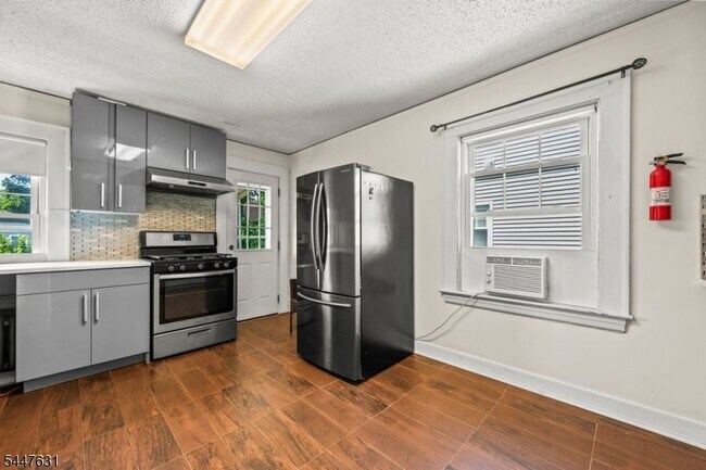 Photo - 22 Meeker Pl