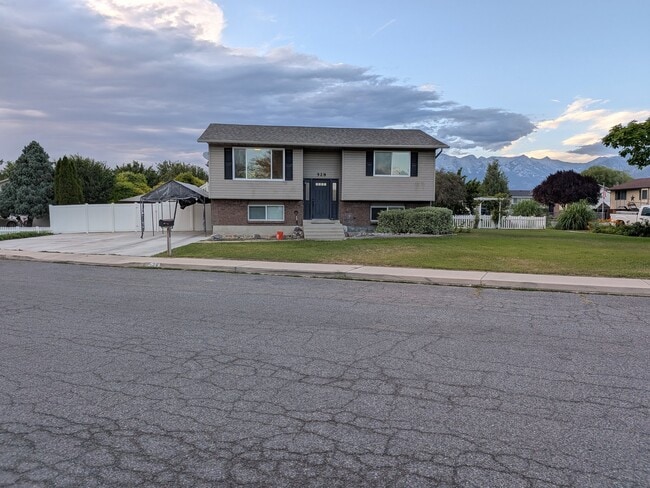 Photo - 528 Hindley Dr