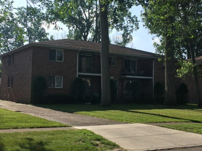 Photo - 211 Denrose Dr Apartment Unit 4