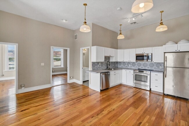 Building Photo - Vintage Vault Unit 303