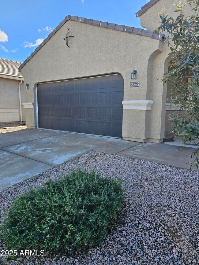 Photo - 36565 W Santa Monica Ave