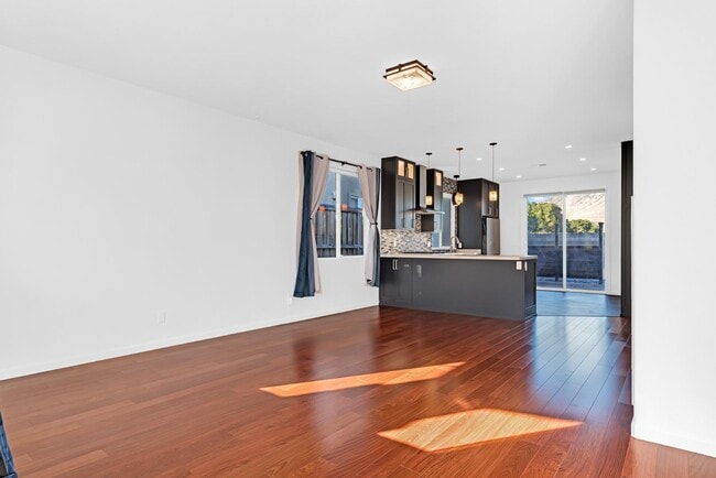 Photo - 533 Channel Ct