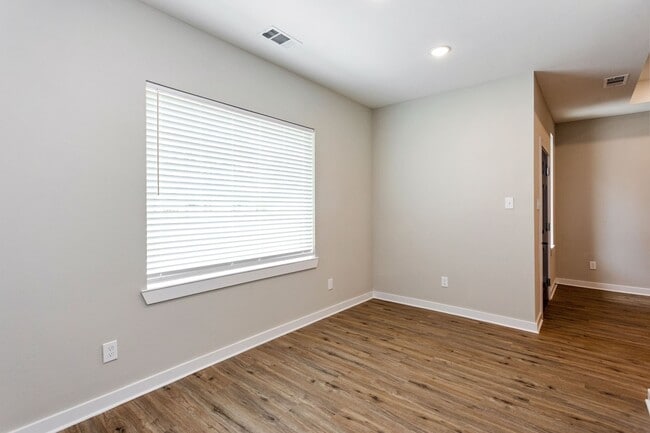 Photo - 10317 Lake Rd