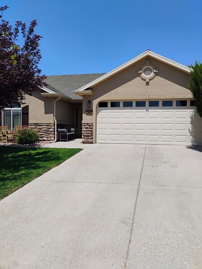 Photo - 1439 S Northern Vw Dr House