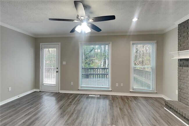 Photo - 1595 Thoreau Dr