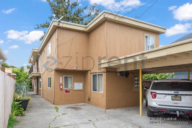 Photo - 3423 Salisbury St