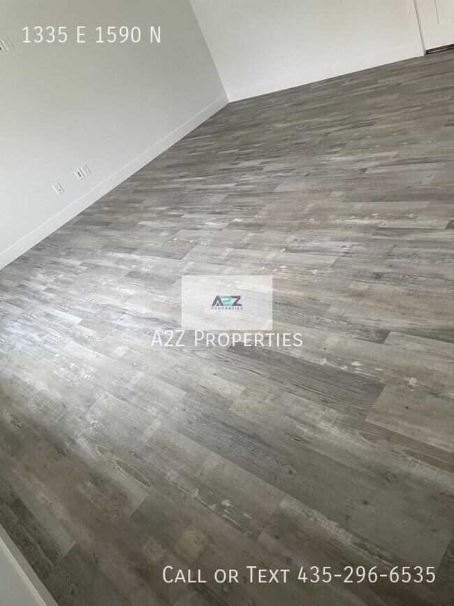 Photo - 1335 1590 N