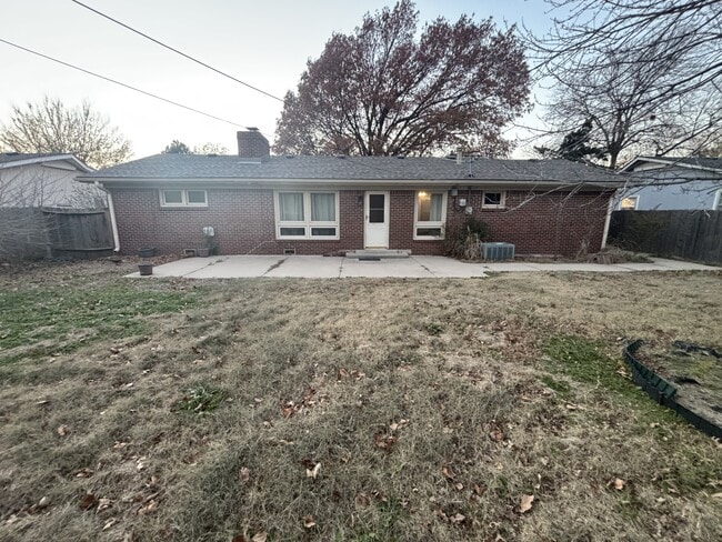 Building Photo - 2416 N Riverlawn Dr Rental