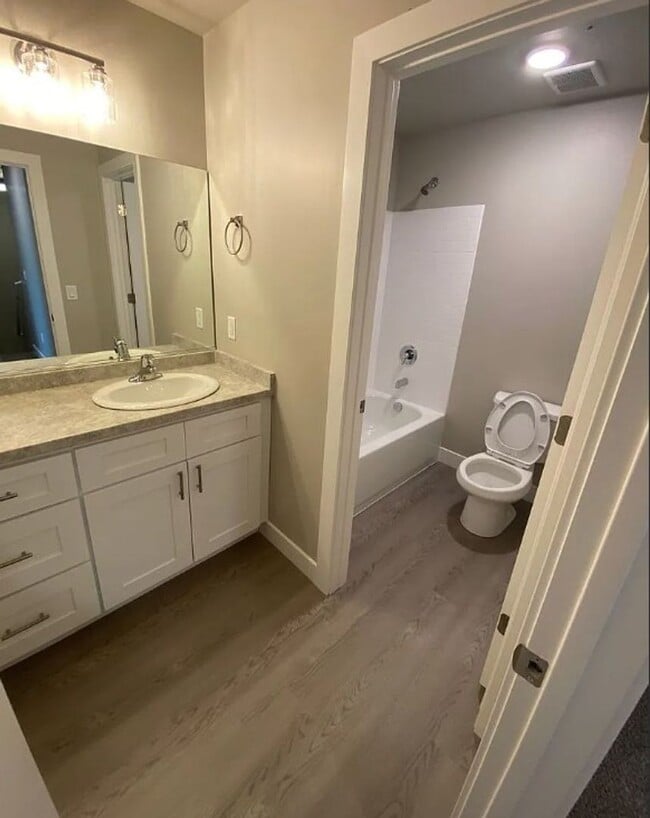 Photo - 3 Bedroom End-Unit Townhome in Cedar Bend – Great Cedar City Location