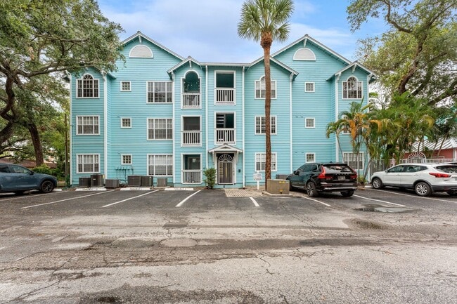 Building Photo - Beautiful 2/2 Condo located in South Tampa!