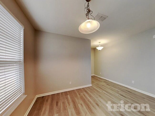 Photo - 1348 Creekside Dr
