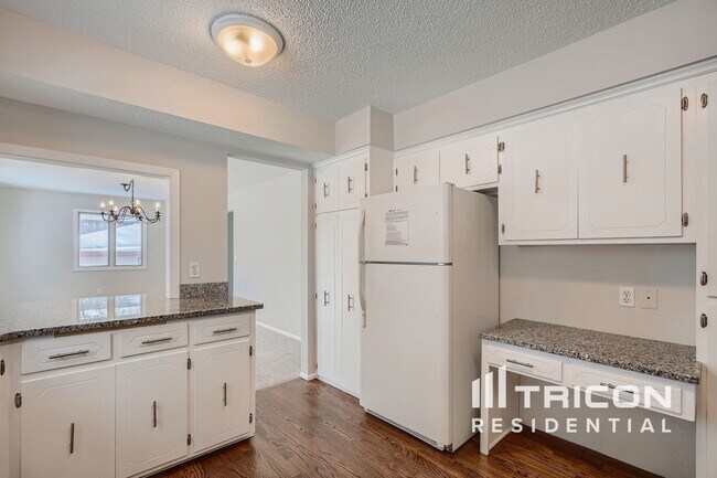 Photo - 931 Market St S