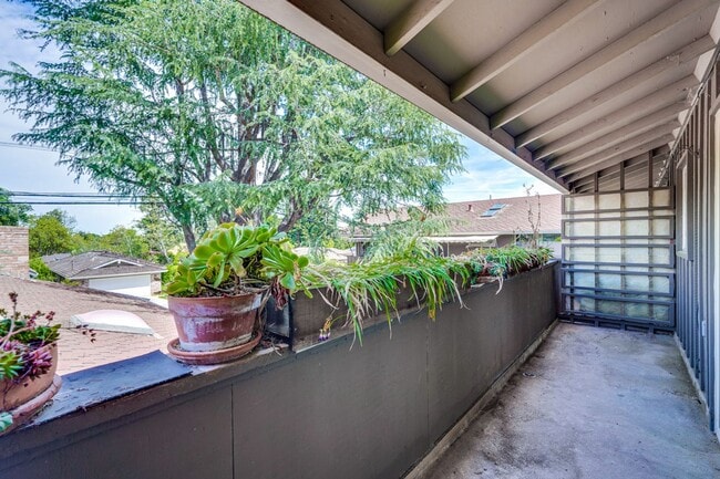 Photo - Top floor 2 Bed 2 Bath Condo in Los Altos!