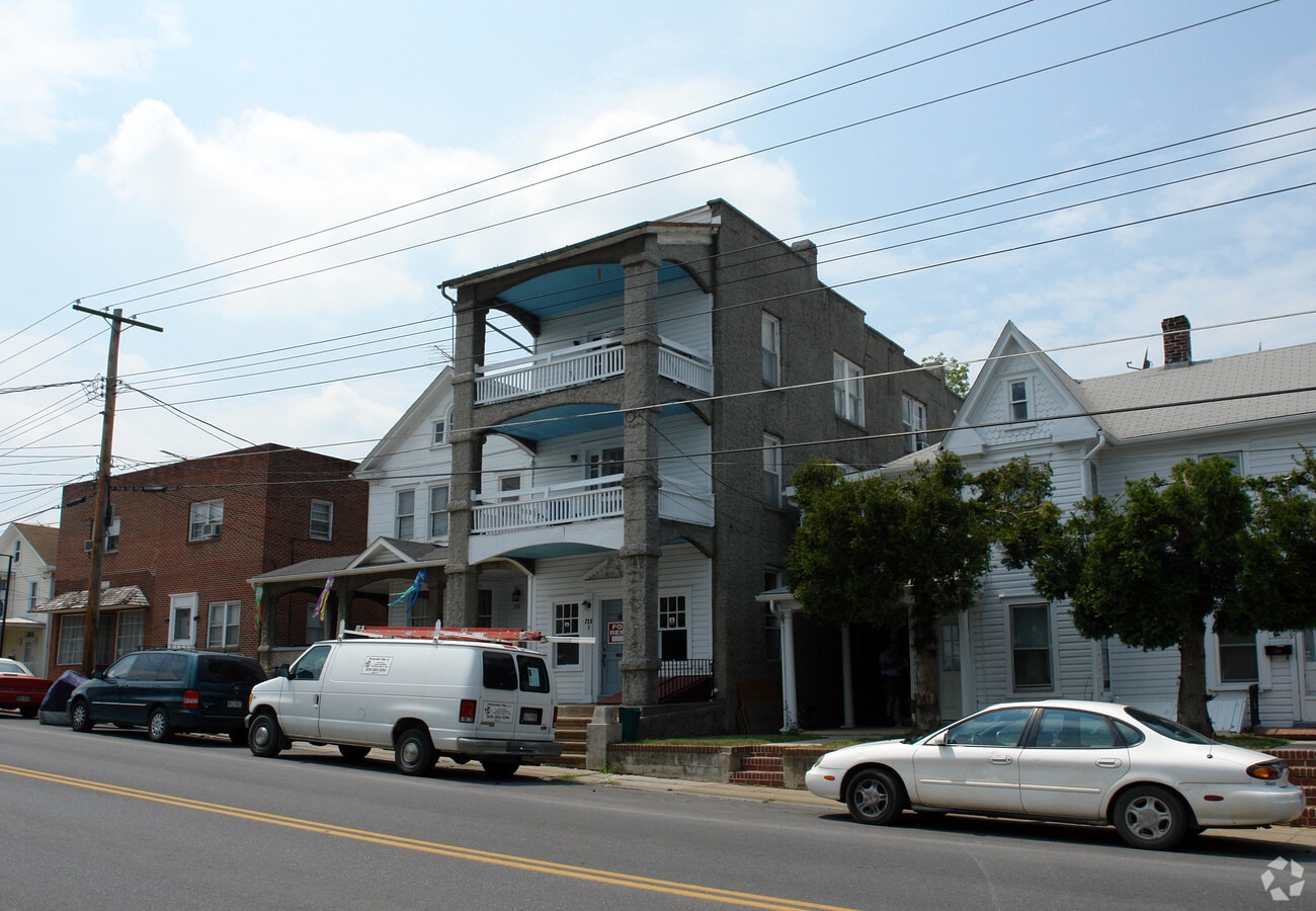 Photo - 733-735 Winchester Ave